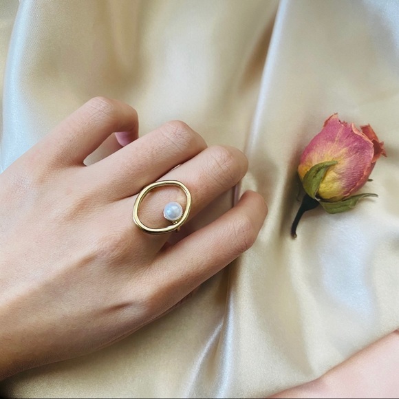 Pearl Ring Size7 Elegant Ring - Picture 5 of 7